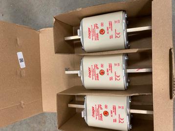 Hager 250A gFF NH2s Zekeringen - Set van 3 Nieuw in Doos!! ( beschikbaar voor biedingen