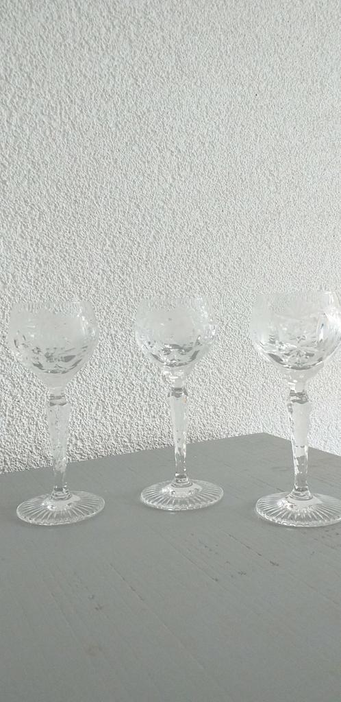3 prachtige kleine likeurglaasjes van geslepen kristal, Antiek en Kunst, Antiek | Glas en Kristal, Ophalen of Verzenden