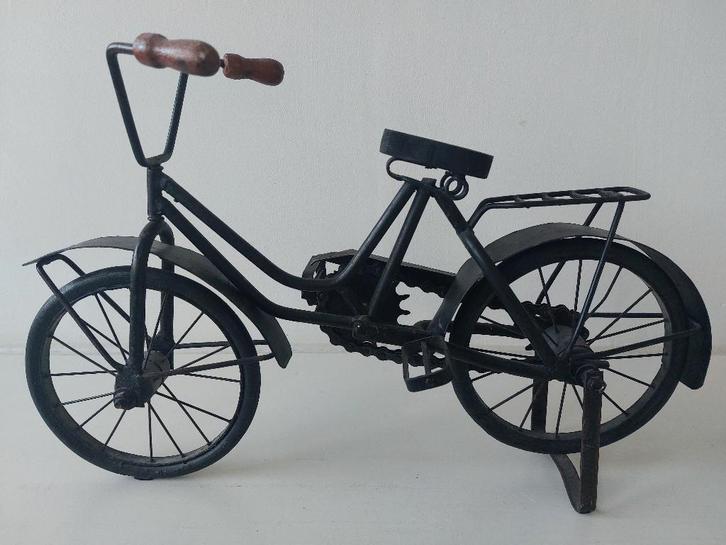 Miniatuur fiets van metaal, 30cm hoog, Antiek en Kunst, Antiek | Speelgoed, Ophalen of Verzenden