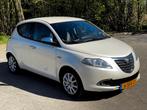 Lancia Ypsilon 0.9 TwinAir - Platinum - Automaat - APK 2026, Euro 5, Wit, 24 km/l, 2 cilinders