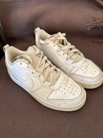 NIKE schoenen dames Mt36 beschikbaar voor biedingen