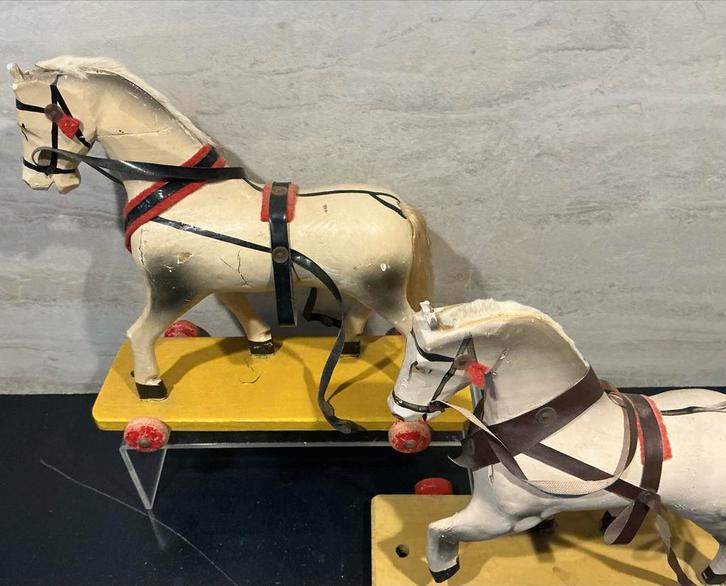 2 Antieke Houten Speelgoed Paardjes op Wielen, Antiek en Kunst, Antiek | Speelgoed, Verzenden