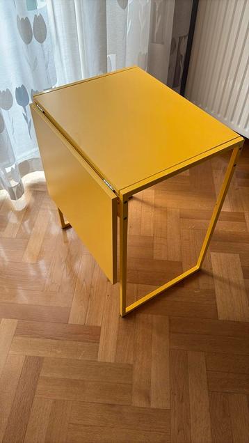 Tafel metaal hout beschikbaar voor biedingen