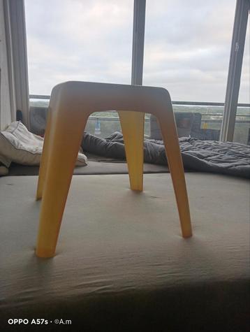 Hard plastic krukje beschikbaar voor biedingen