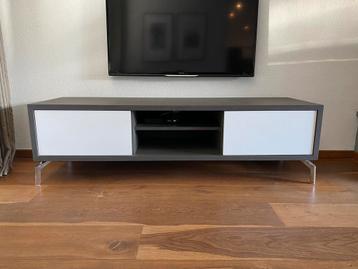 Tv meubel met tip on deurtjes | krasvrij materiaal | 167cm 