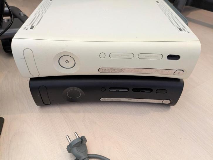Xbox 360 2x, Spelcomputers en Games, Spelcomputers | Xbox 360, Gebruikt, 120 GB, 360 Arcade of Core, Met 2 controllers, Met games