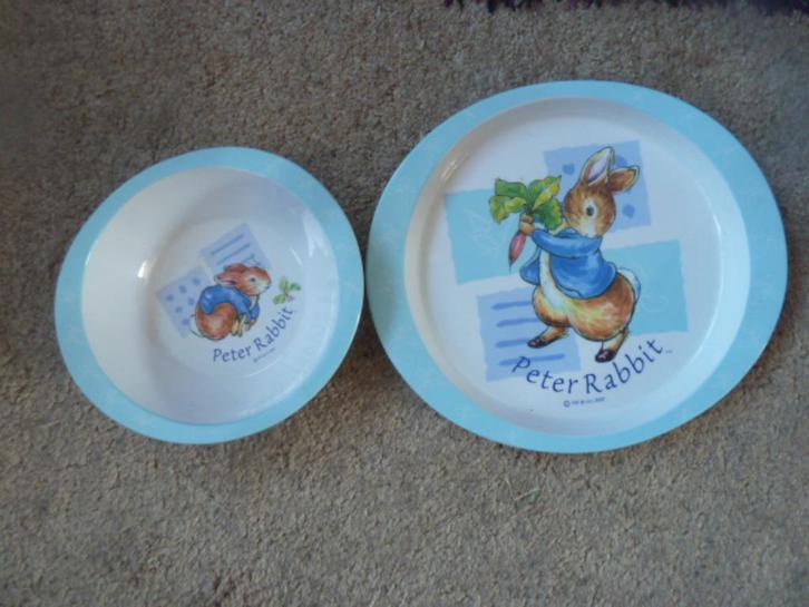 Peter Rabbit Bordjes plus Lepeltje - Melamine, Huis en Inrichting, Keuken | Servies, Gebruikt, Bord(en), Overige stijlen, Overige materialen