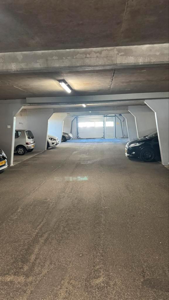 garagebox(en) twee overdekte veilige garagebox(en) te huur, Huizen en Kamers, Garages en Parkeerplaatsen