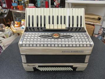 Mooie en handelbare 80 bas toets-accordeon.