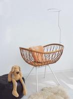 Mooie vintage rotan wieg met ijzeren onderstel, Kinderen en Baby's, Babywiegjes en Ledikanten, Ophalen, Gebruikt, Wieg