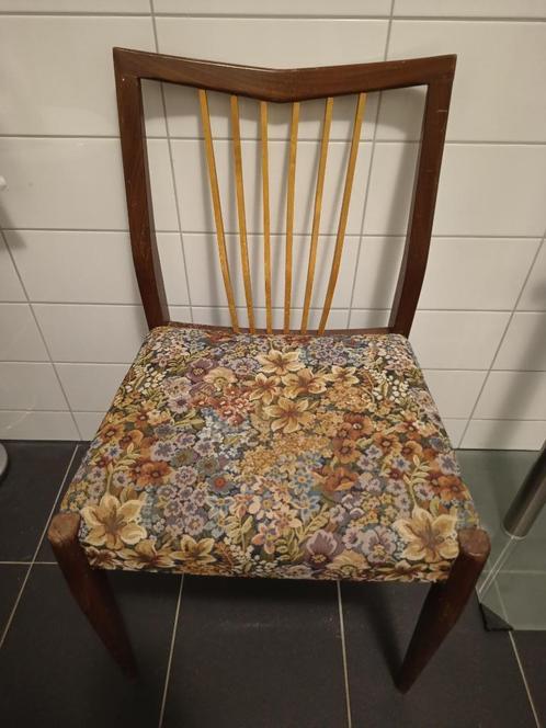 Vintage stoel met bloemetjes motief, Antiek en Kunst, Antiek | Meubels | Stoelen en Banken, Ophalen