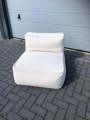 Zit element voor buiten beschikbaar voor biedingen
