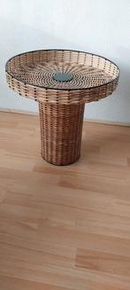 Rotan bijzettafel., Huis en Inrichting, Tafels | Bijzettafels, Ophalen, Rond, Minder dan 55 cm, 45 tot 60 cm