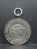 Medaille koningin Juliana en Beatrix, Postzegels en Munten, Penningen en Medailles, Ophalen of Verzenden, Overige materialen, Nederland