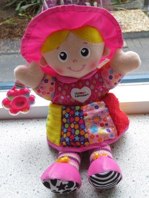 Pop Emily Lamaze met knisperfolie in jurk met rammelketting, Kinderen en Baby's, Speelgoed | Babyspeelgoed, Zo goed als nieuw