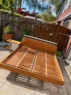 Massief houten Hülsta bed 180x200, Huis en Inrichting, Bruin, Tweepersoons, Ophalen of Verzenden, Zo goed als nieuw