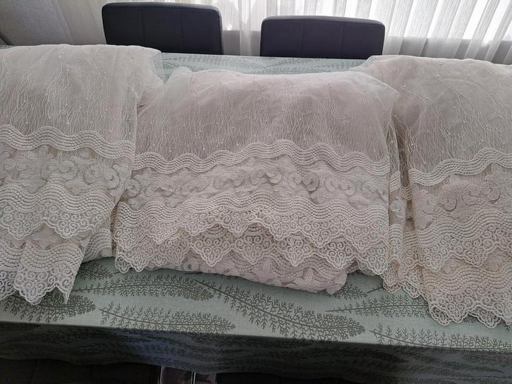 3 Brillant kanten gordijnen van goede kwaliteit!, Tuin en Terras, Grind, Keien en Split, Zo goed als nieuw, Split, Ophalen of Verzenden