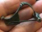 Romeinse Knik boog FIBULA top patina Bodemvondst romeins, Ophalen of Verzenden