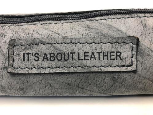Etui in vintage leder grijs, Diversen, Schoolbenodigdheden, Nieuw, Ophalen of Verzenden