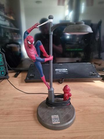 Spider-man op lantarenpaal. MET licht ! beschikbaar voor biedingen