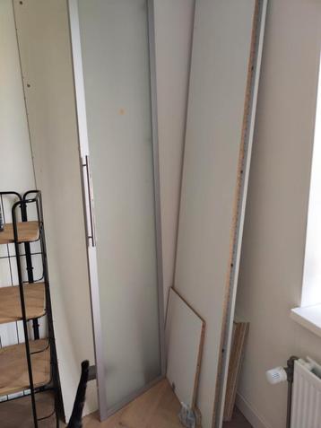 Enkele Ikea Paxkast met melkglas beschikbaar voor biedingen