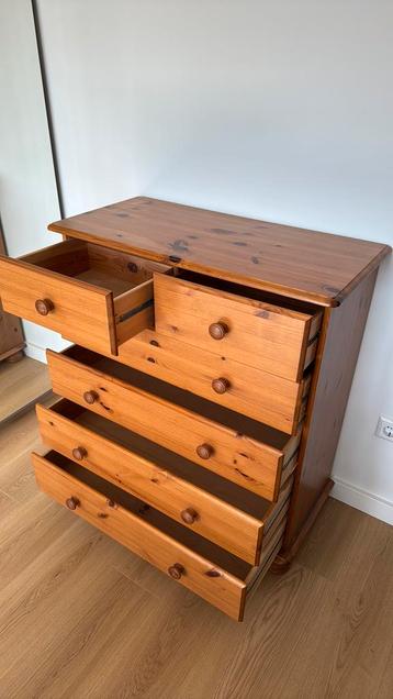 Kleding kast hout beschikbaar voor biedingen