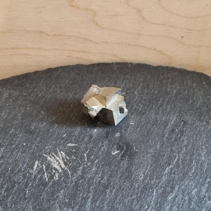 Pyriet, Verzamelen, Mineralen en Fossielen, Mineraal, Ophalen of Verzenden