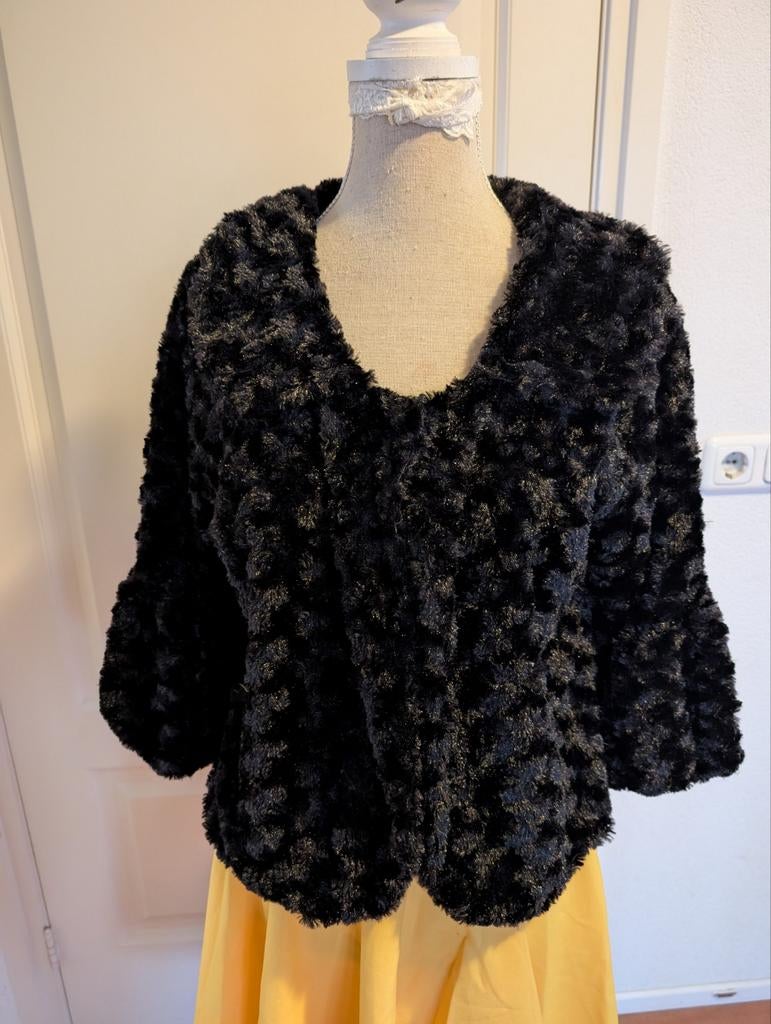 Mooi zwart zacht jasje en gele klokrok. Beide maat S, Ophalen of Verzenden, Zo goed als nieuw, Maat 38/40 (M), Overige thema's