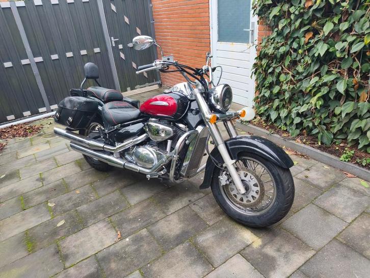 Suzuki rood/zwarte VL 800 intruder volisia, Motoren, Motoren | Suzuki, Particulier, Chopper, meer dan 35 kW, 2 cilinders, Motorrijbewijs A