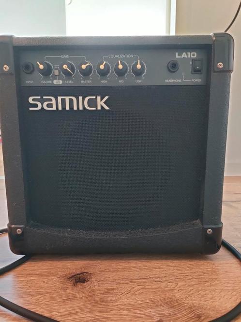 samick la 10 gitaar versterker amp 30 watt, Muziek en Instrumenten, Versterkers | Bas en Gitaar, Gebruikt, Minder dan 50 watt