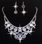 Zilveren ketting met oorbellen geheel van strass., Sieraden, Tassen en Uiterlijk, Kettingen, Ophalen of Verzenden, Nieuw, Zilver