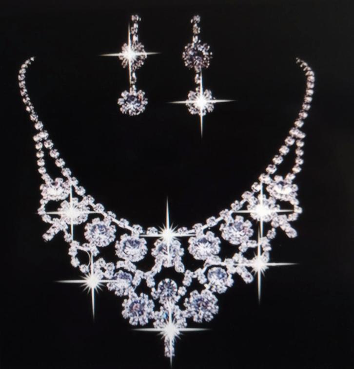 Zilveren ketting met oorbellen geheel van strass., Sieraden, Tassen en Uiterlijk, Kettingen, Nieuw, Overige materialen, Zilver