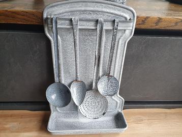 Emaille lepelrek grijs gewolkt beschikbaar voor biedingen