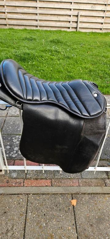 Nette leren Ponyzadel  beschikbaar voor biedingen