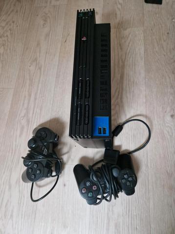 Playstation 2 met 2 controllers beschikbaar voor biedingen