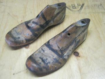 oude houten schoenleesten  beschikbaar voor biedingen