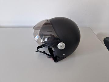 Helm beon maat L matzwart in nette gebruikte staat beschikbaar voor biedingen
