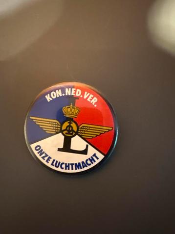 KON. NED. VER. ONZE LUCHTMACHT, speld, koninklijk ,militair beschikbaar voor biedingen