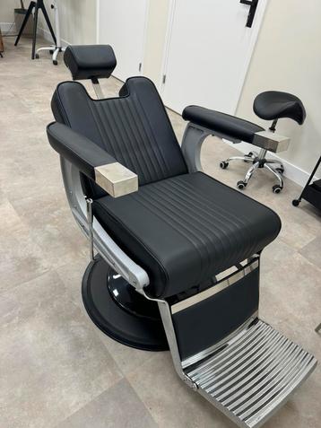 Barber Chair / Brow Lash Styling Chair  beschikbaar voor biedingen