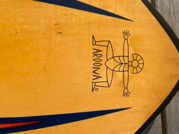 Houten surfboard beschikbaar voor biedingen