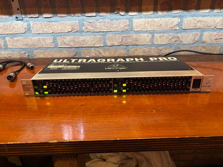 Behringer 16-bands equalizer met kabels, Audio, Tv en Foto, Professionele Audio-, Tv- en Video-apparatuur, Zo goed als nieuw, Ophalen of Verzenden