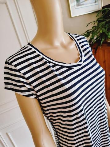 leuke shirt met v hals  beschikbaar voor biedingen