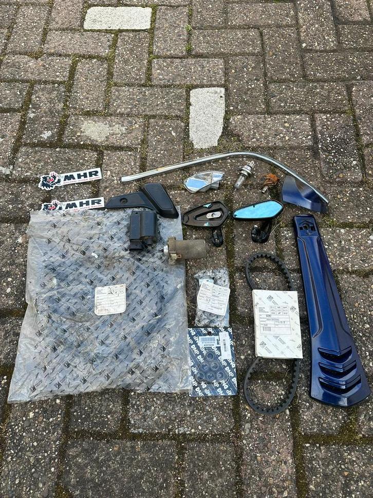 Scooteronderdelen Alles €10 Piaggio Vespa Gilera Minarelli, Fietsen en Brommers, Brommeronderdelen | Algemeen, Zo goed als nieuw