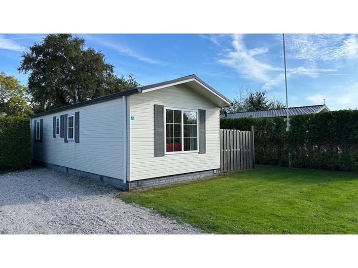 Kunststof chalet te koop met eigen grond in Grou! R#52R, Caravans en Kamperen, Stacaravans, tot en met 3