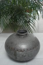 Grote handgemaakte stoere industriële metalen vaas dia 35cm, Ophalen of Verzenden