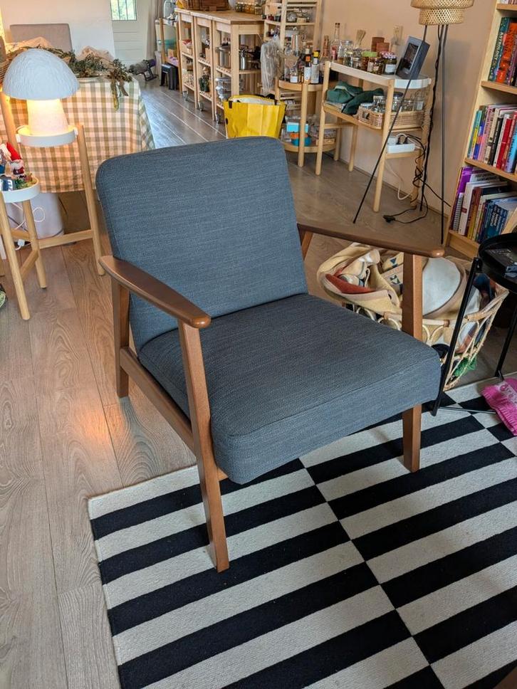 IKEA EKENÄSET
armchair, Huis en Inrichting, Stoelen, Zo goed als nieuw, Eén, Hout, Stof, Grijs, Ophalen