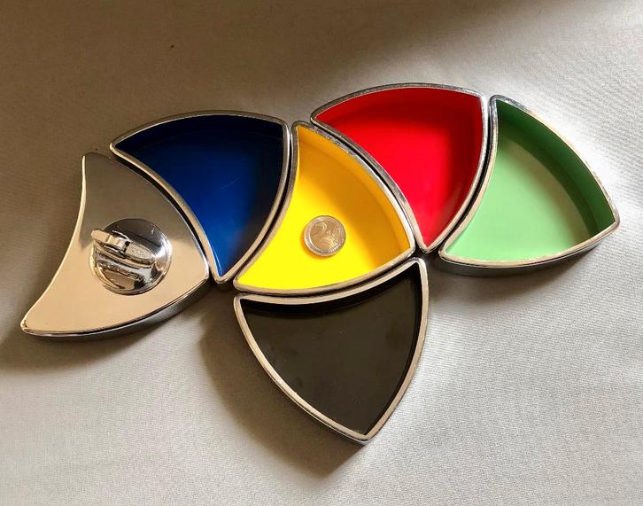 Set van 5 Melamine Asbakjes plus Hilton Benzine-aansteker, Verzamelen, Rookartikelen, Aanstekers en Luciferdoosjes, Gebruikt, Asbak