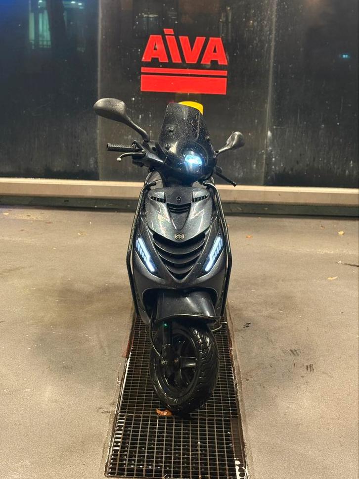 Piaggio zip 4t 50cc + DUCATI CDI, Fietsen en Brommers, Scooters | Piaggio, Zo goed als nieuw, Zip, Benzine, Ophalen