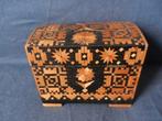 Houten doos, met geometrisch patroon in stro, Oost-Europa, Ophalen of Verzenden