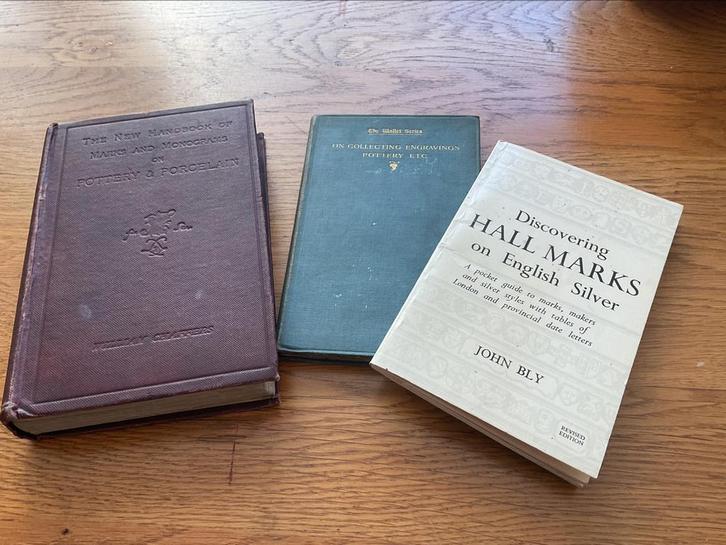 Marks & monograms - engravings pottery - Hall marks  Silver, Boeken, Overige Boeken, Gelezen, Ophalen of Verzenden